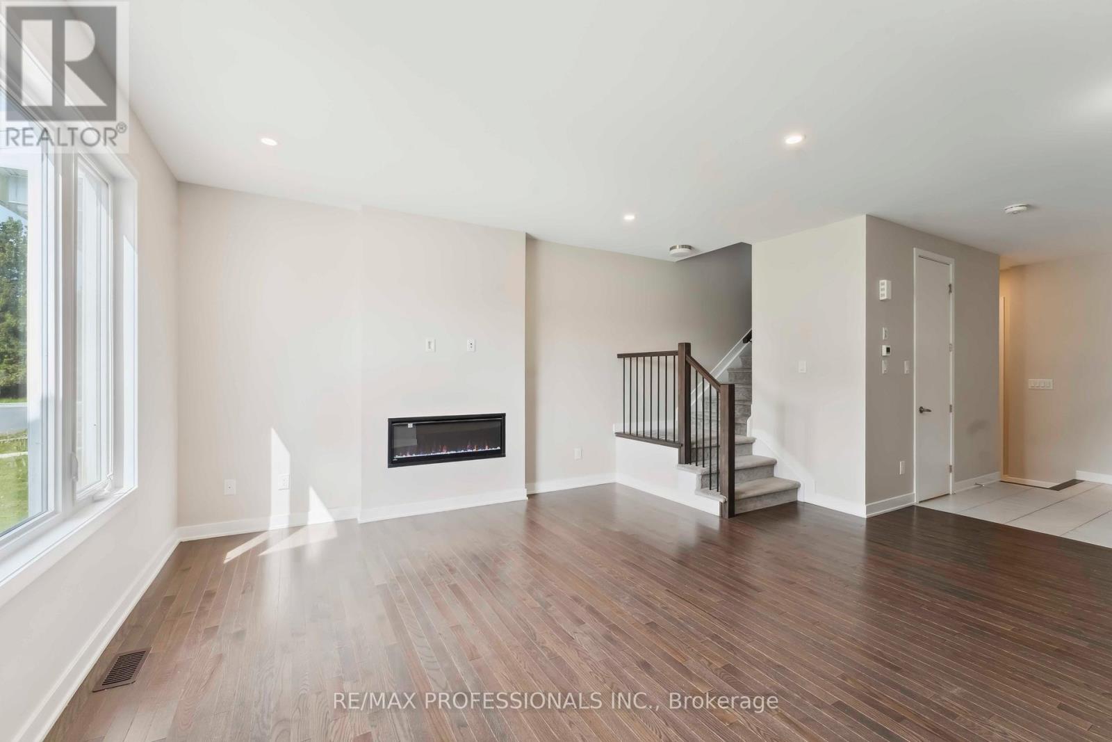 826 Bascule Place