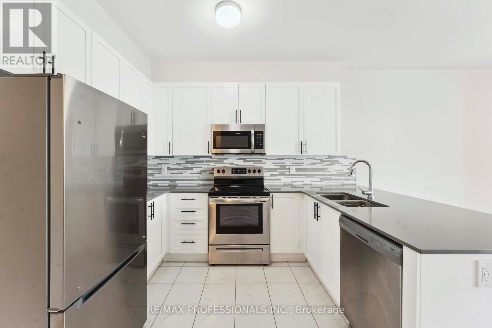 826 Bascule Place