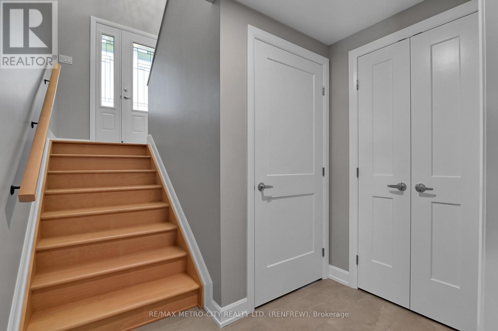 16 Red Door Lane