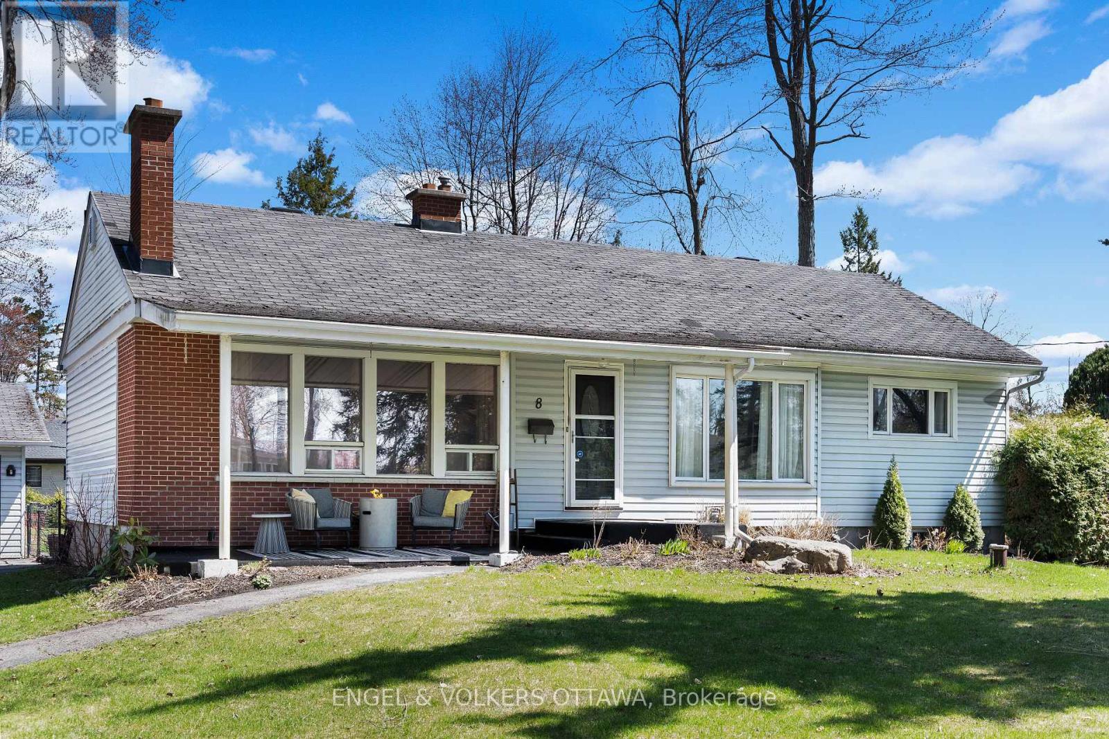 8 Pineglen Crescent