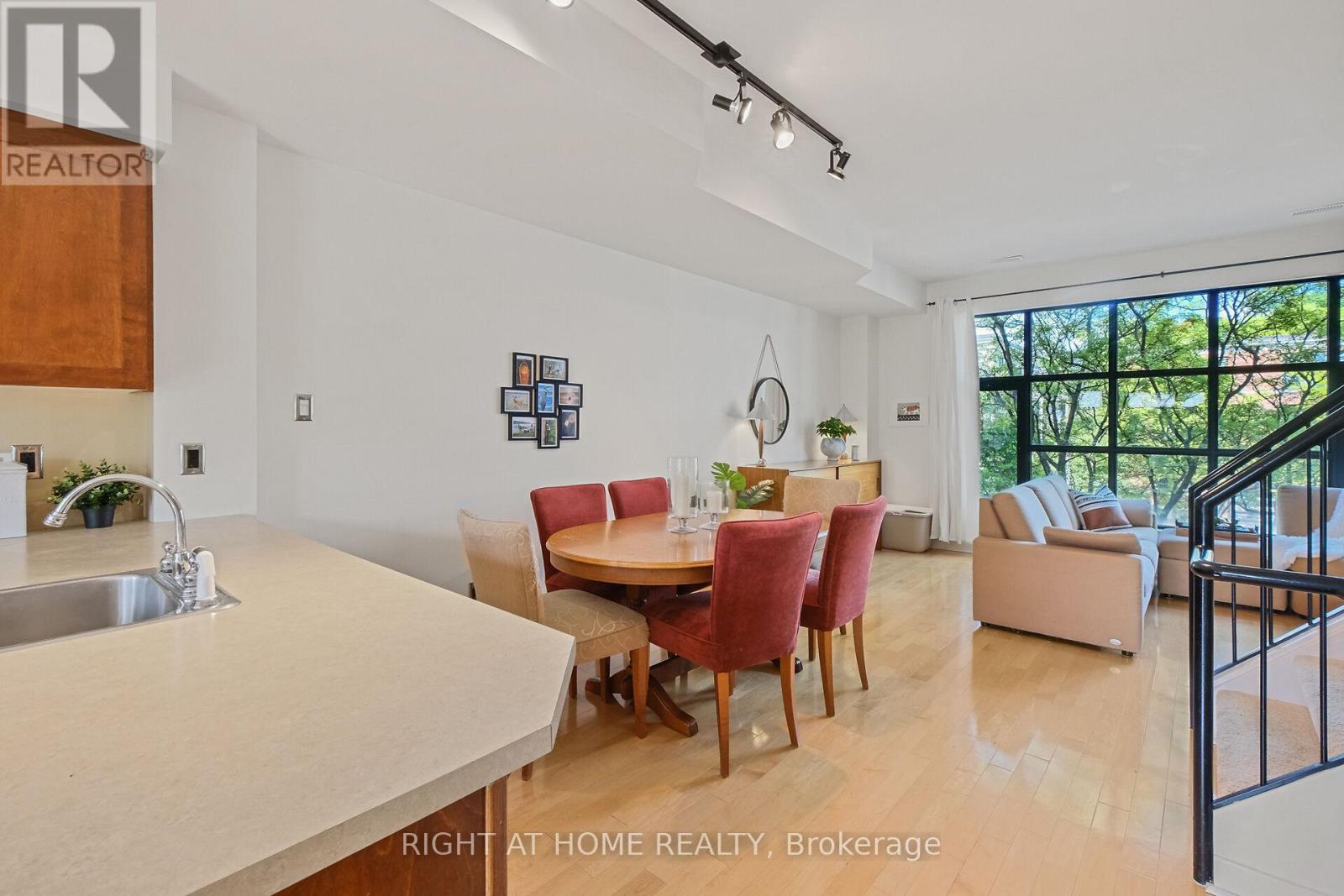 19 Tuscan Private
