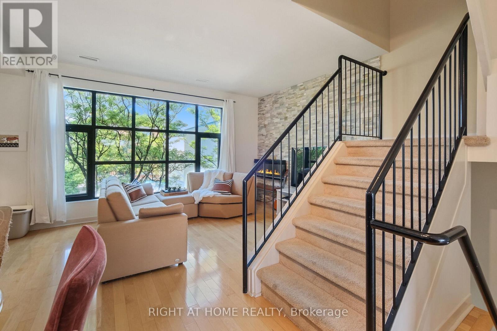 19 Tuscan Private