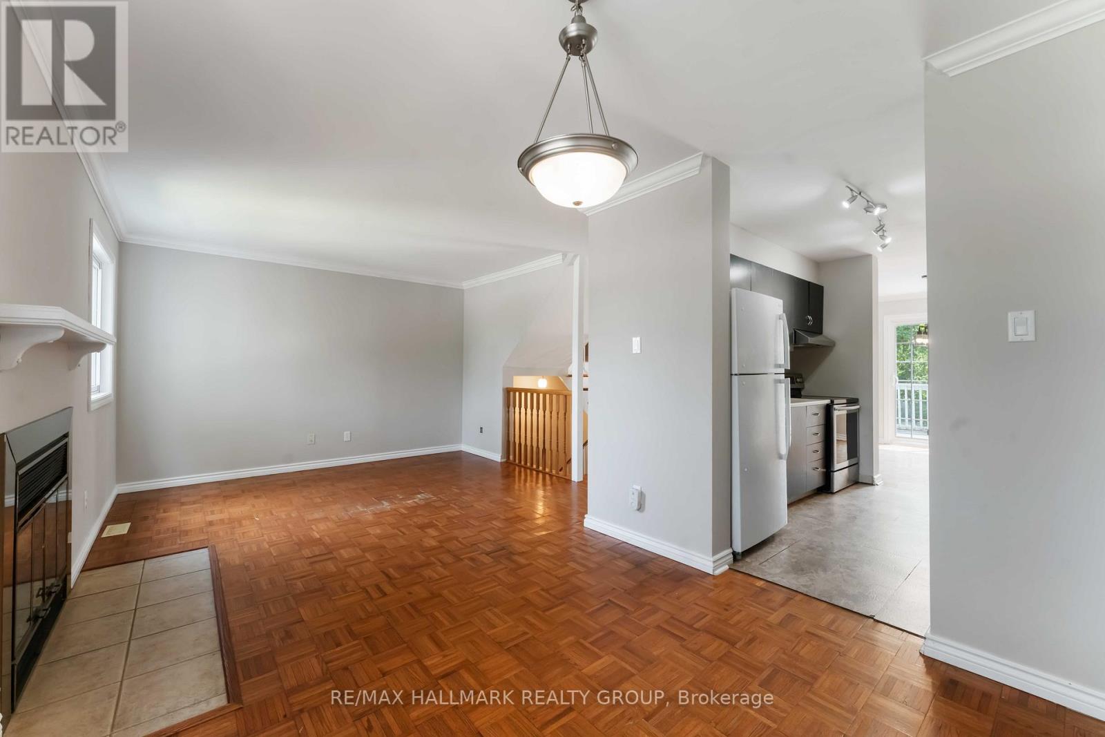 4 Castlegreen Private