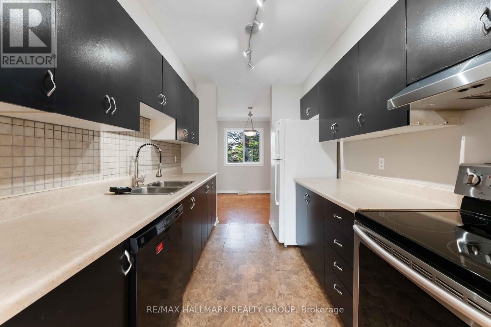 4 Castlegreen Private