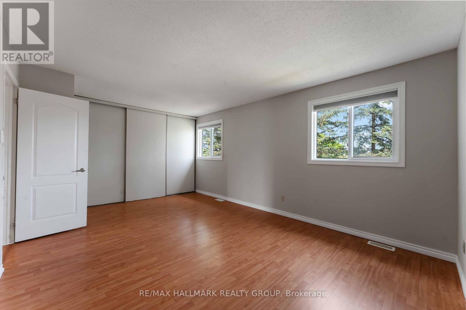 4 Castlegreen Private