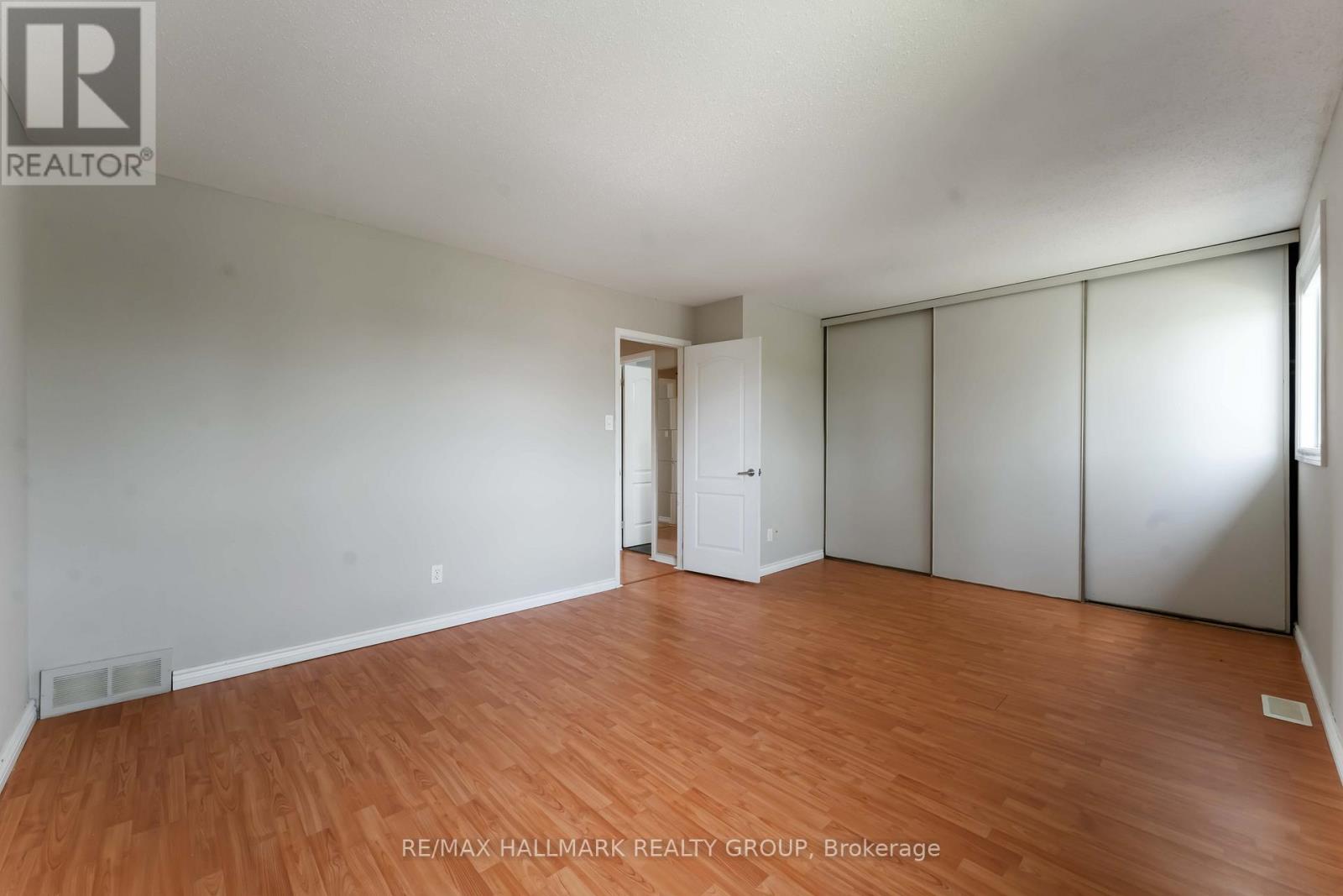 4 Castlegreen Private