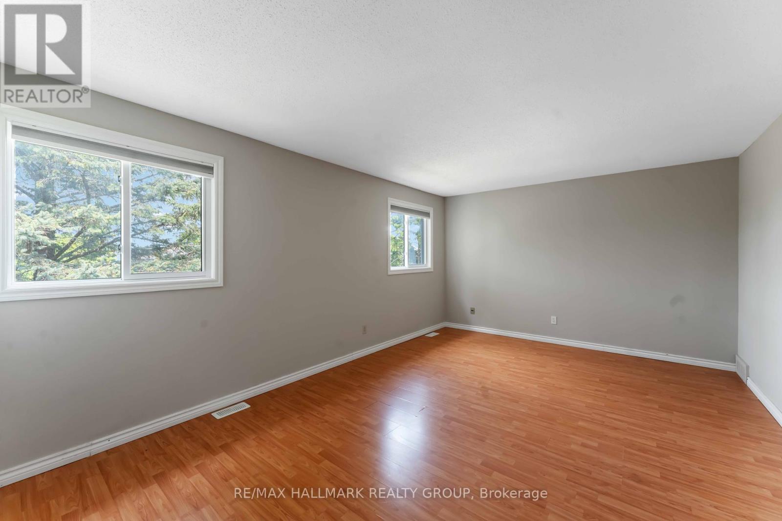 4 Castlegreen Private