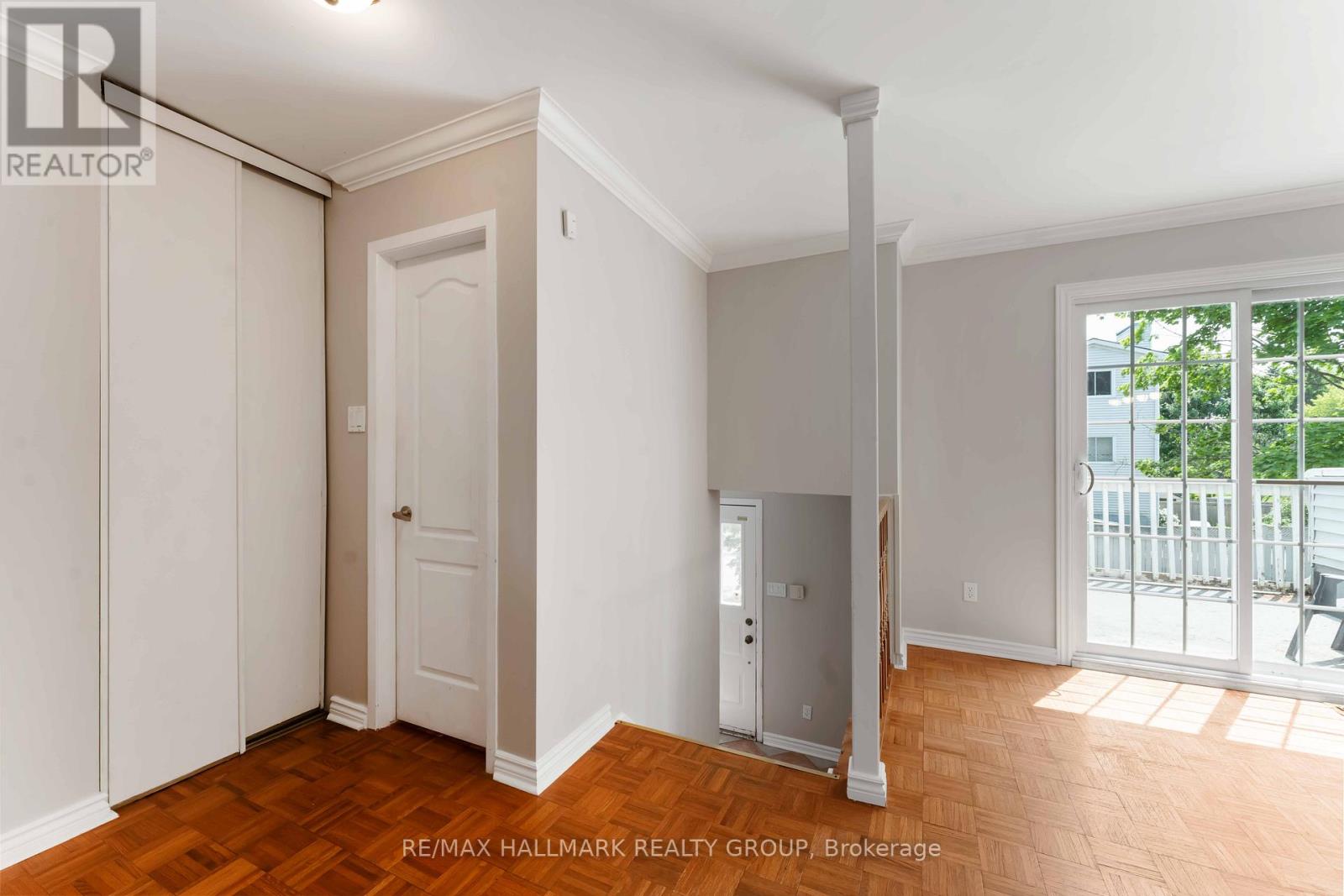 4 Castlegreen Private