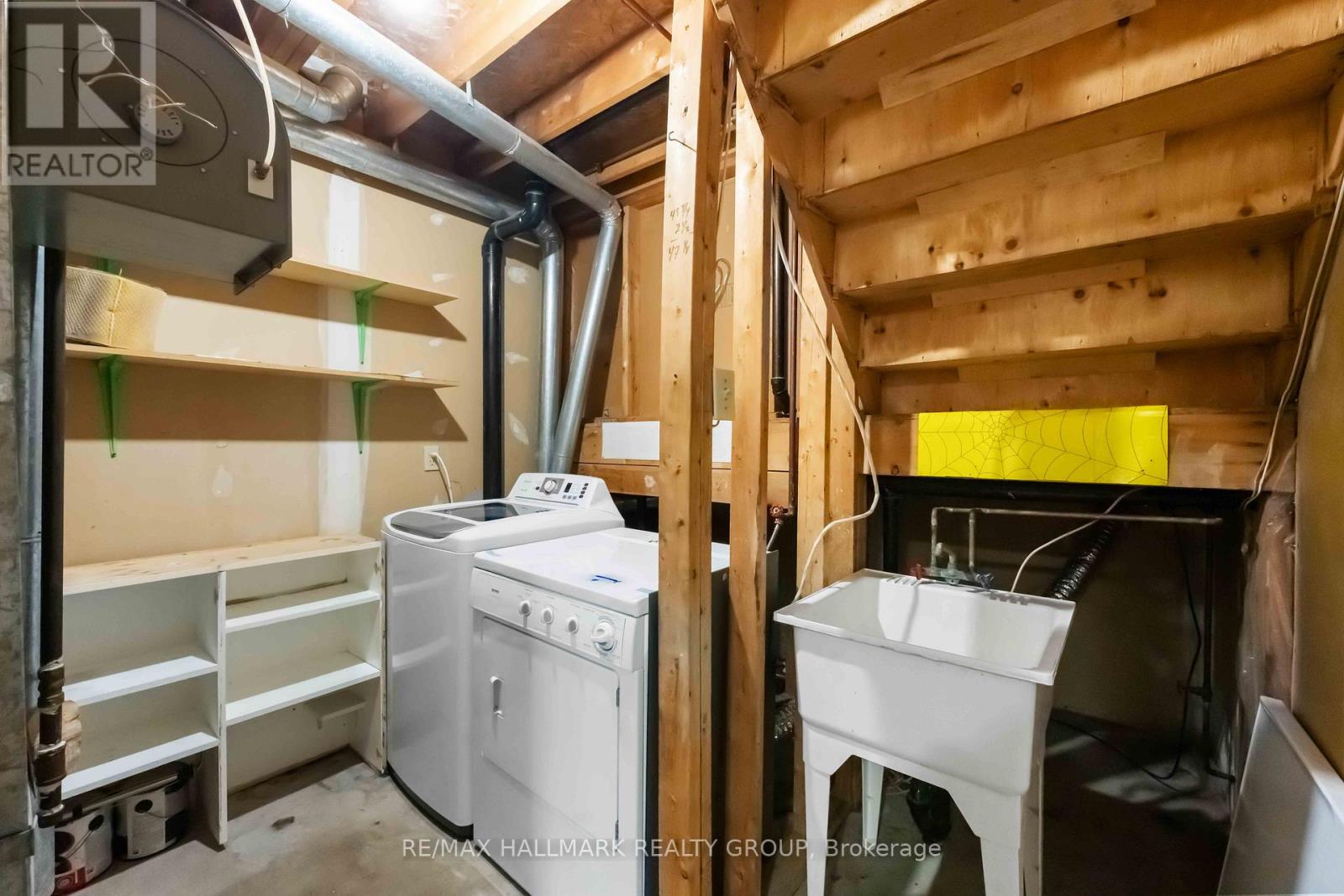 4 Castlegreen Private