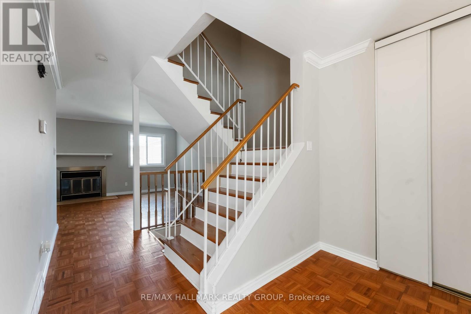 4 Castlegreen Private