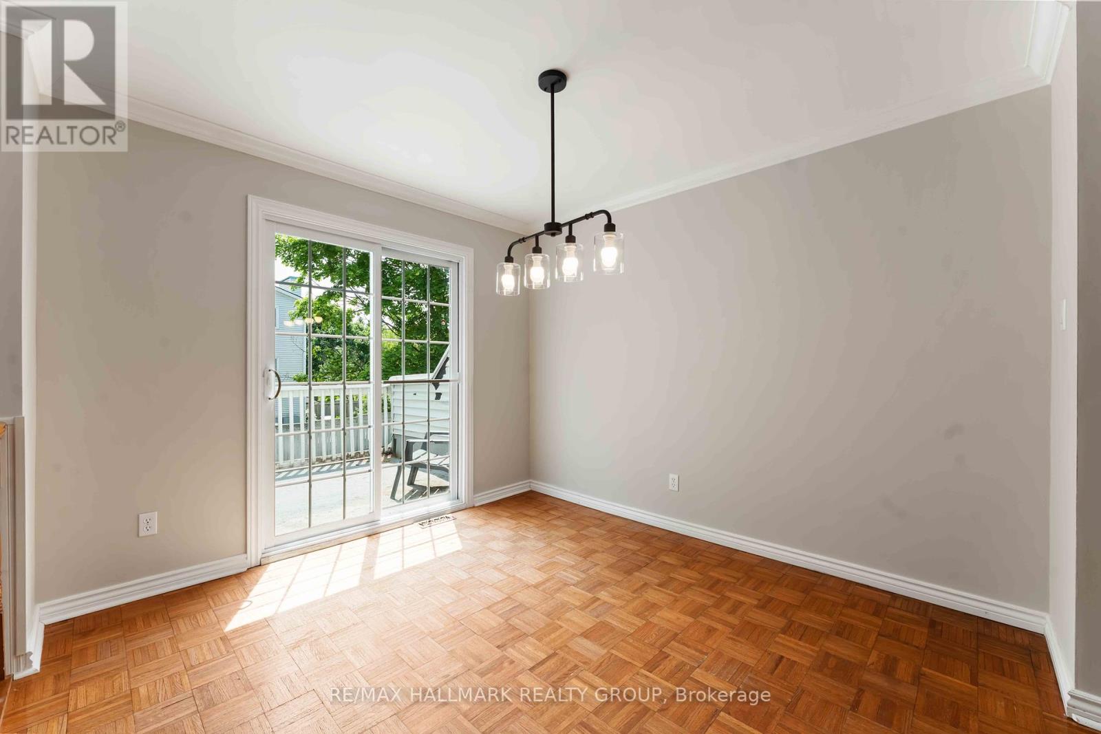 4 Castlegreen Private