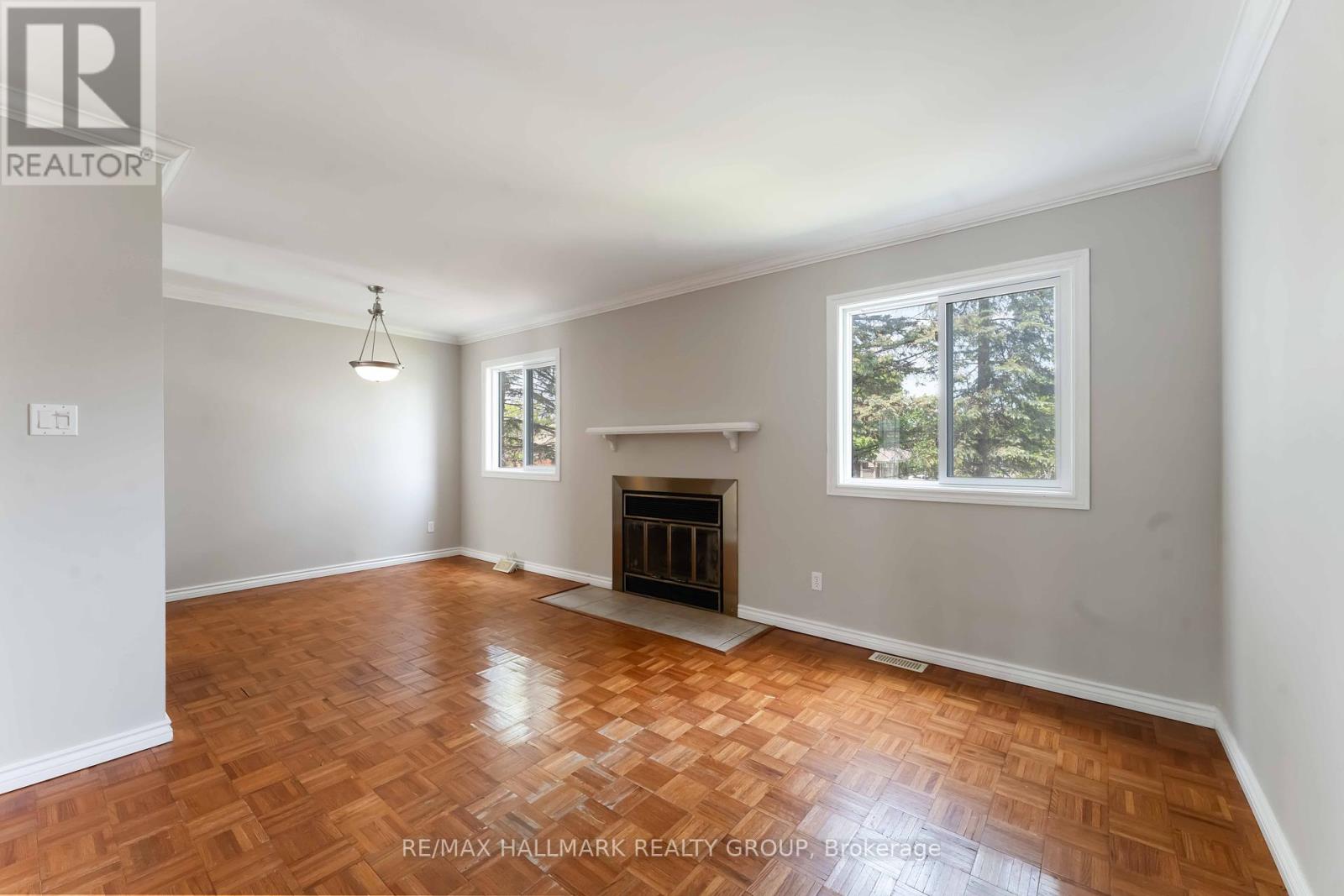 4 Castlegreen Private