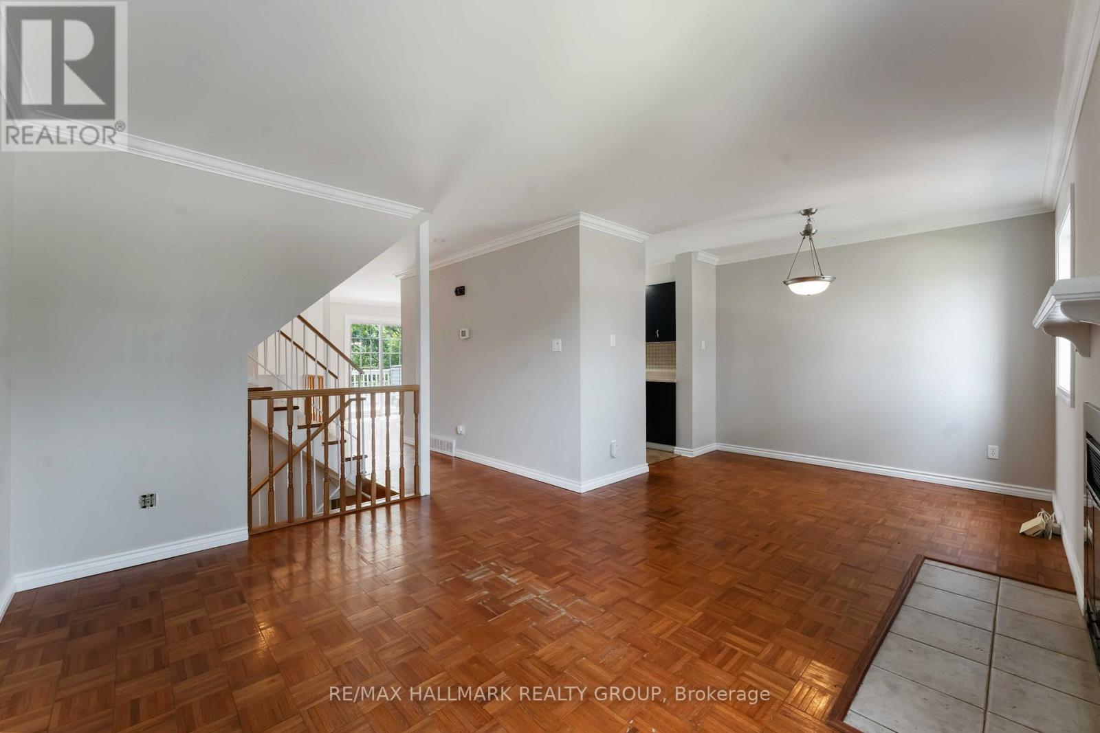 4 Castlegreen Private