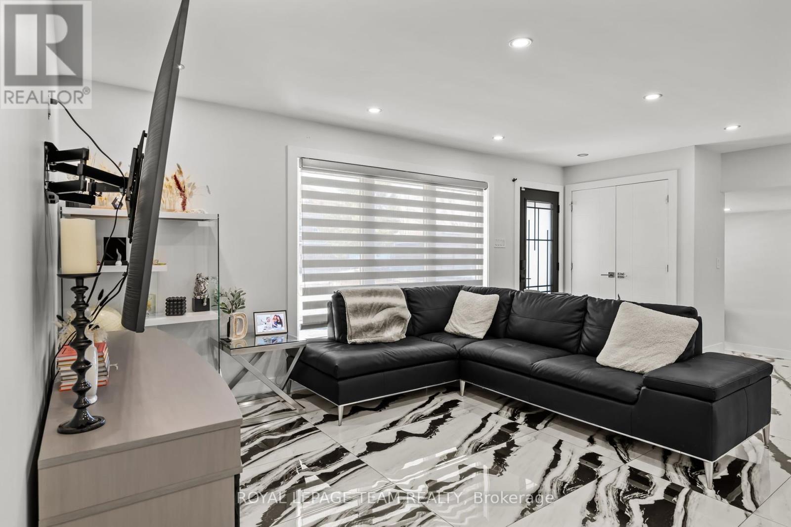 1373 Normandy Crescent