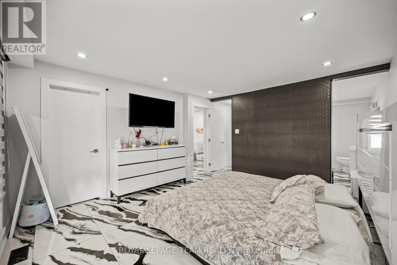 1373 Normandy Crescent