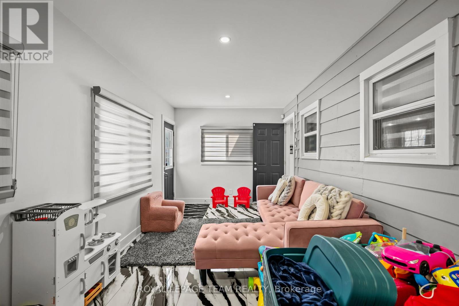 1373 Normandy Crescent