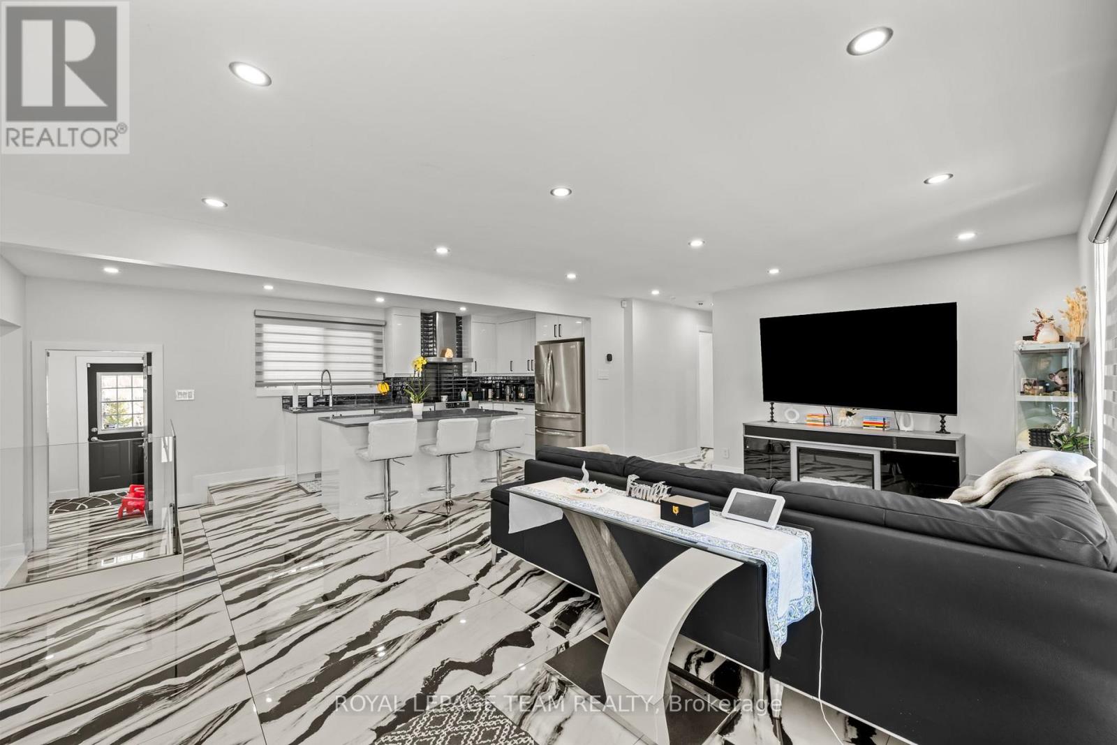 1373 Normandy Crescent