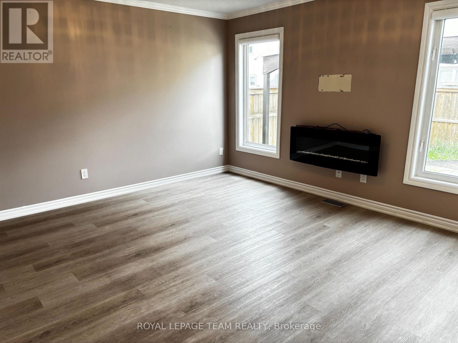 420 Meadowhawk Crescent