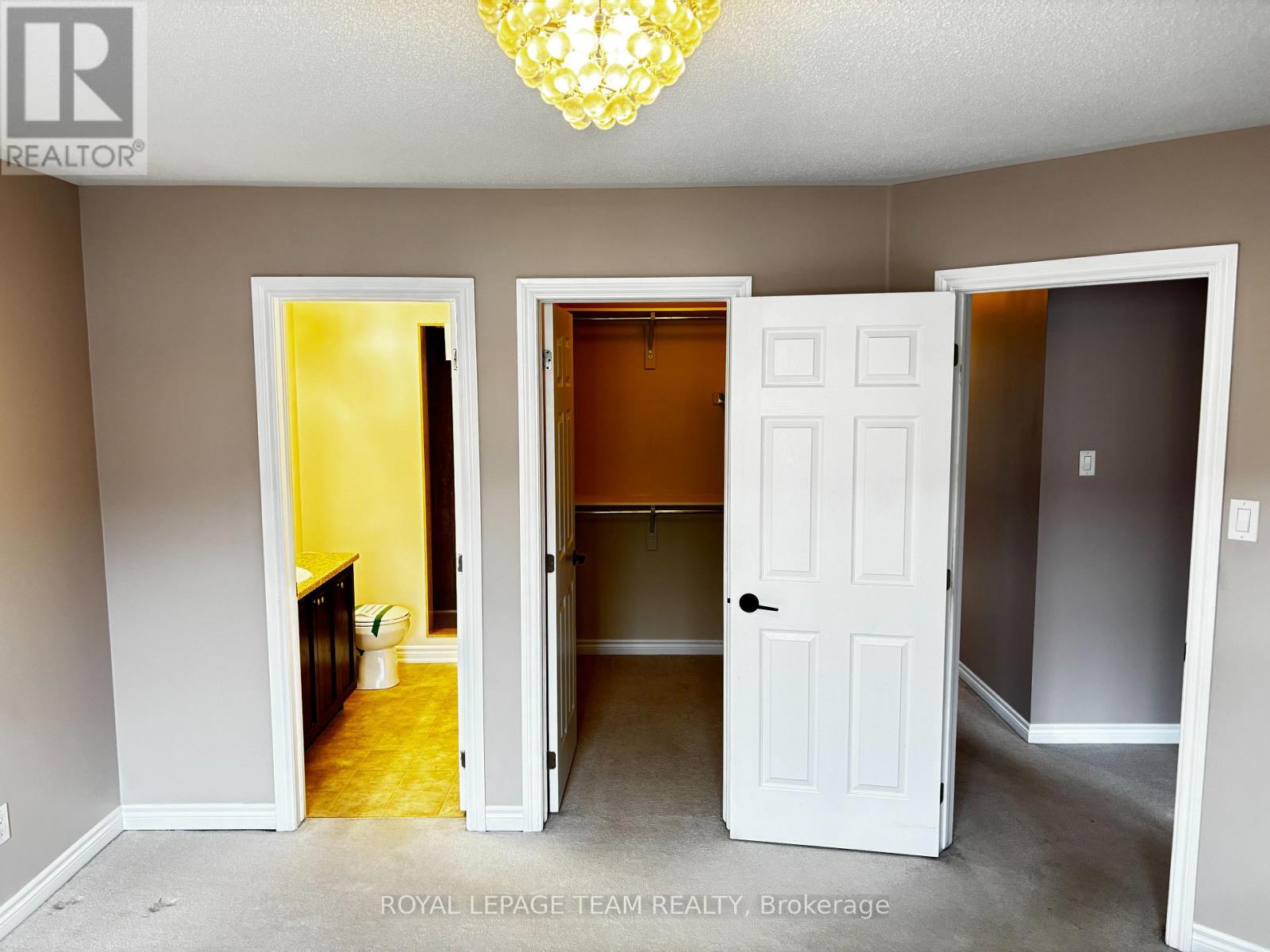 420 Meadowhawk Crescent