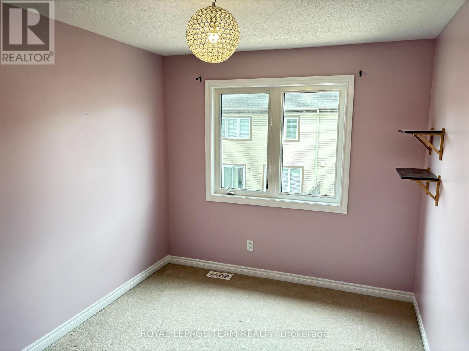 420 Meadowhawk Crescent