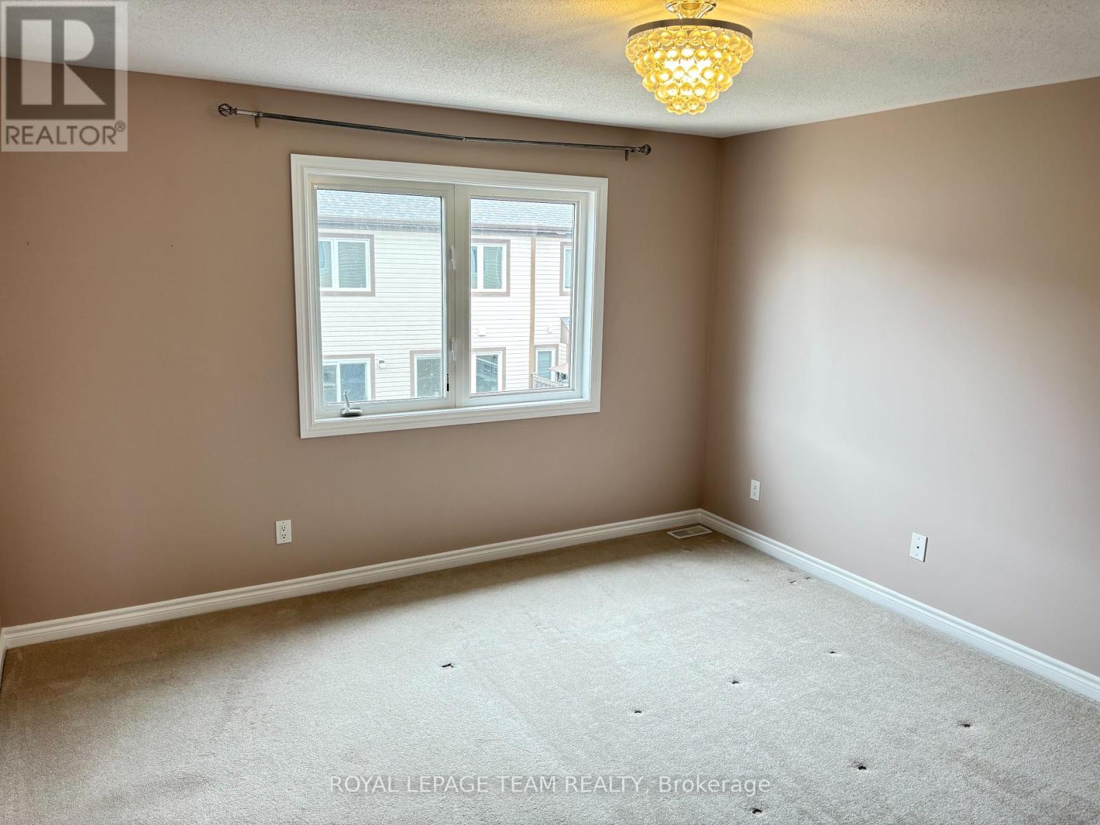 420 Meadowhawk Crescent