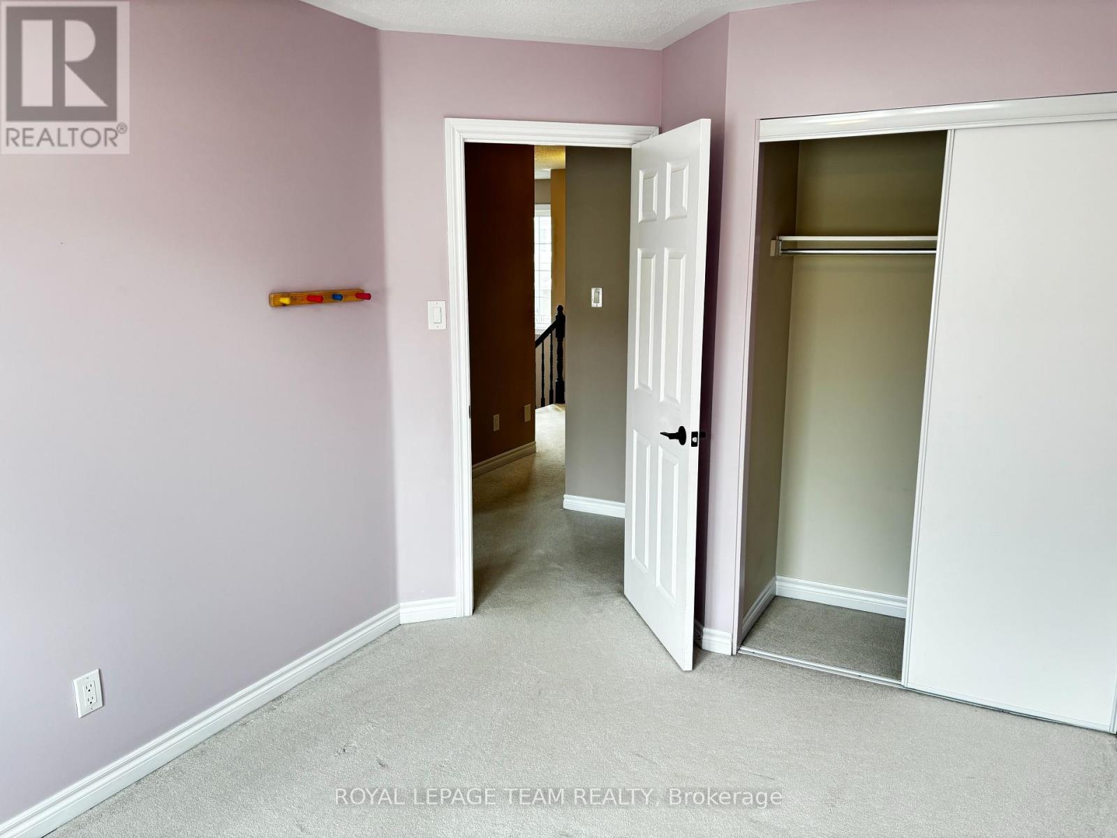 420 Meadowhawk Crescent