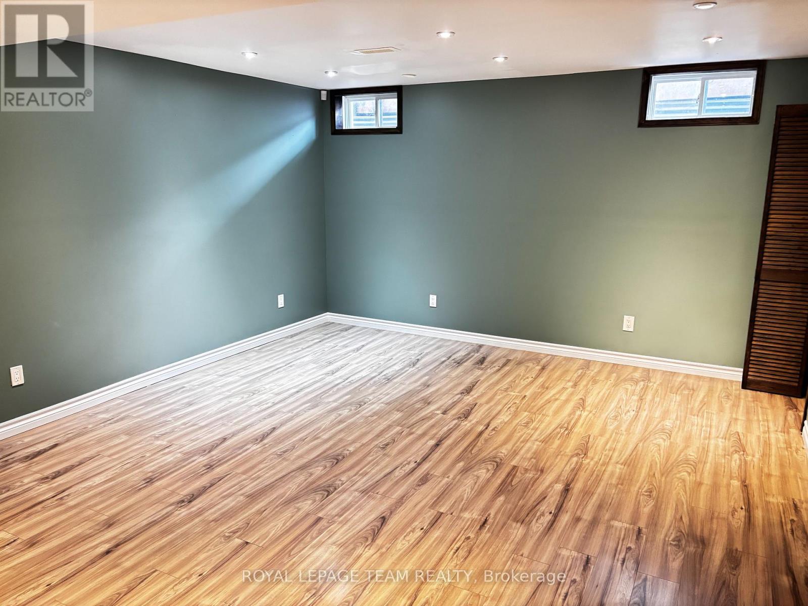 420 Meadowhawk Crescent