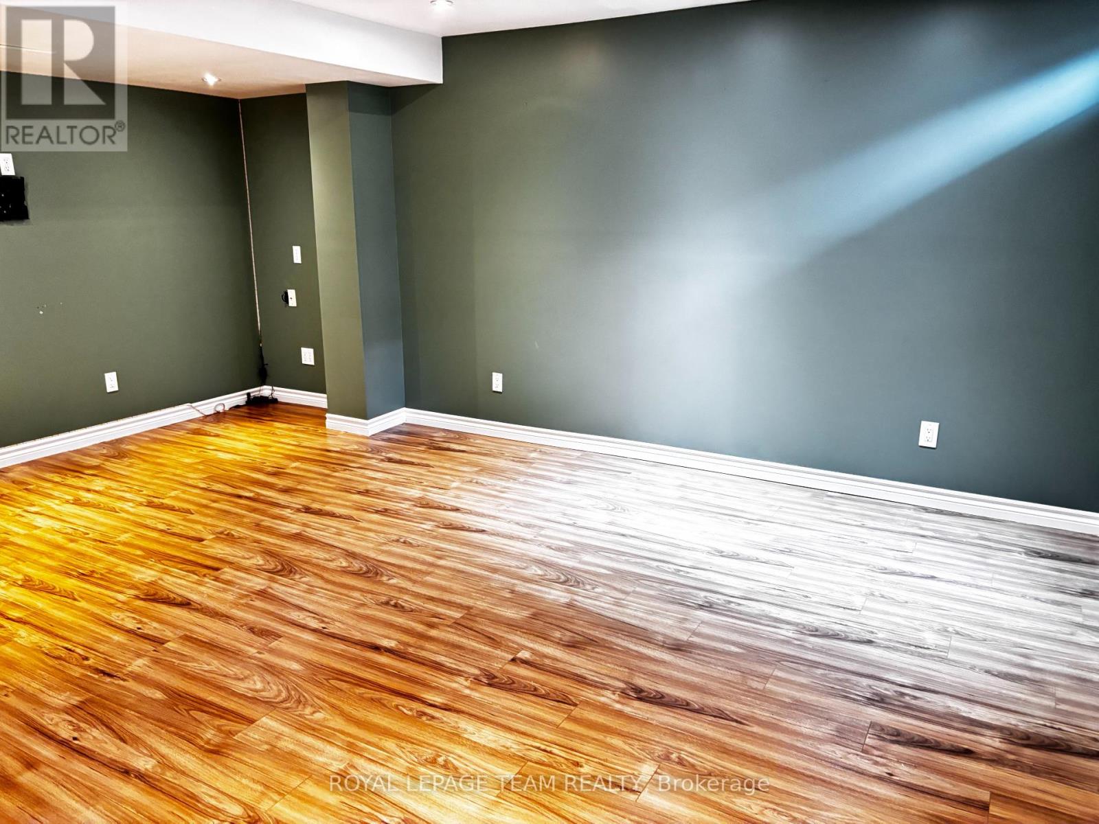 420 Meadowhawk Crescent