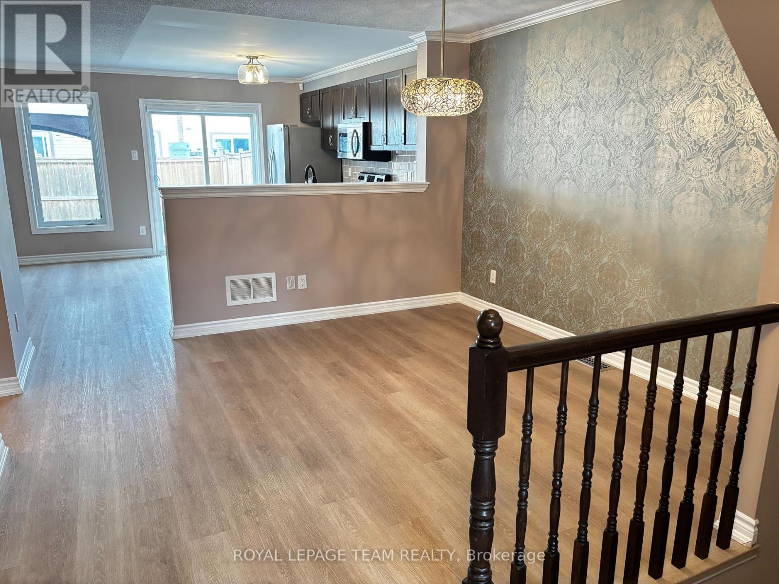 420 Meadowhawk Crescent