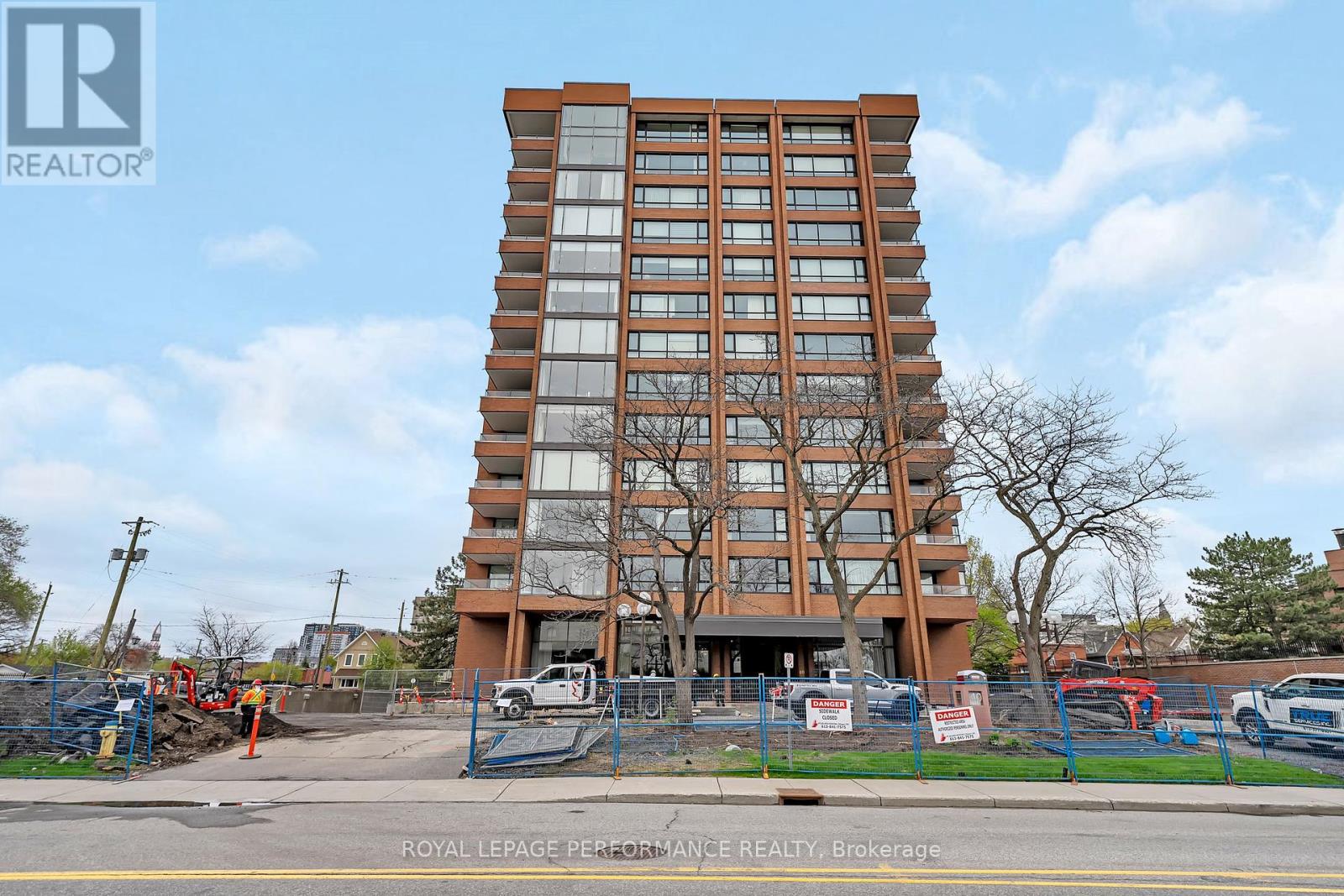 1204 - 40 Boteler Street