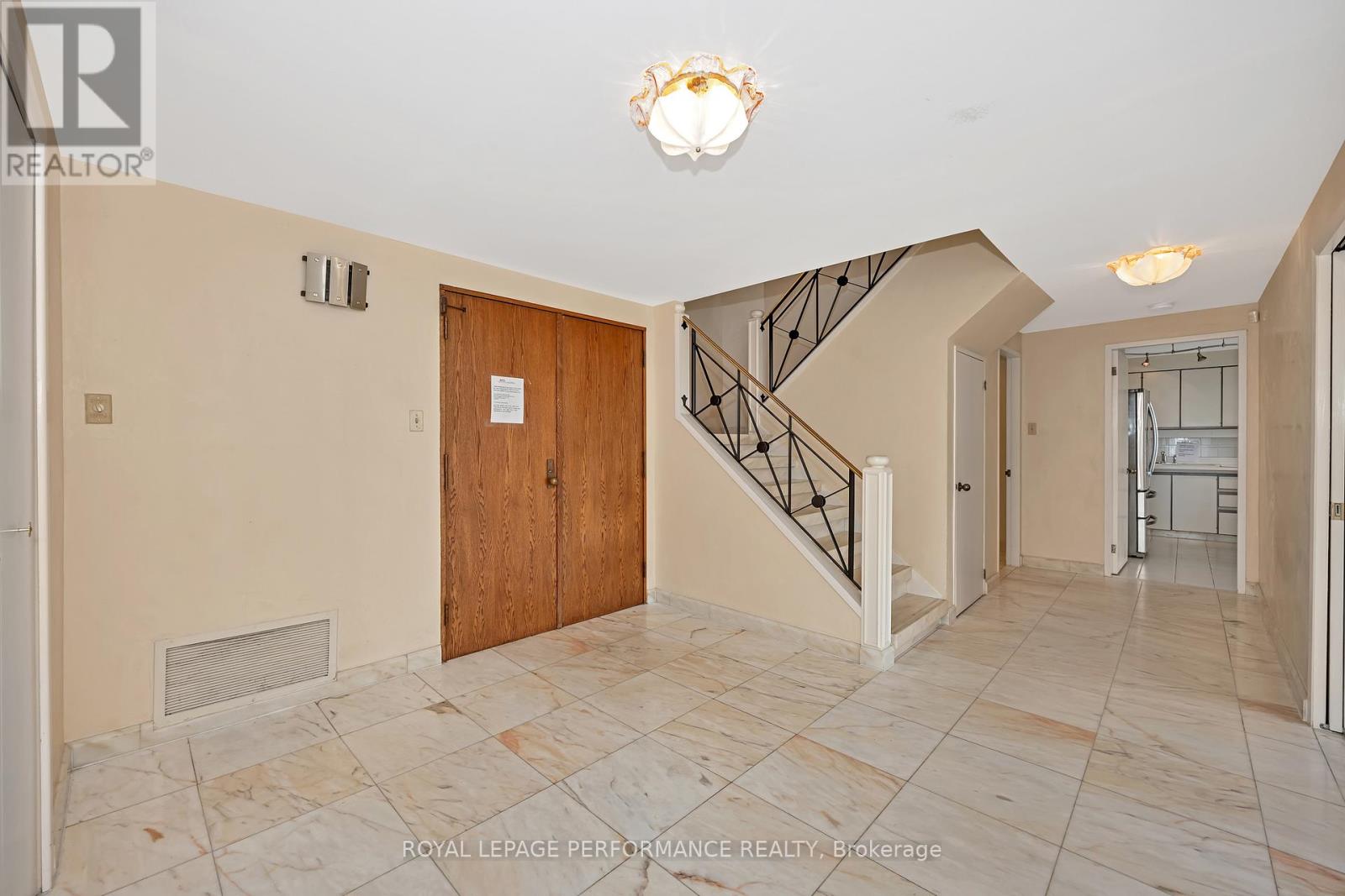 1204 - 40 Boteler Street