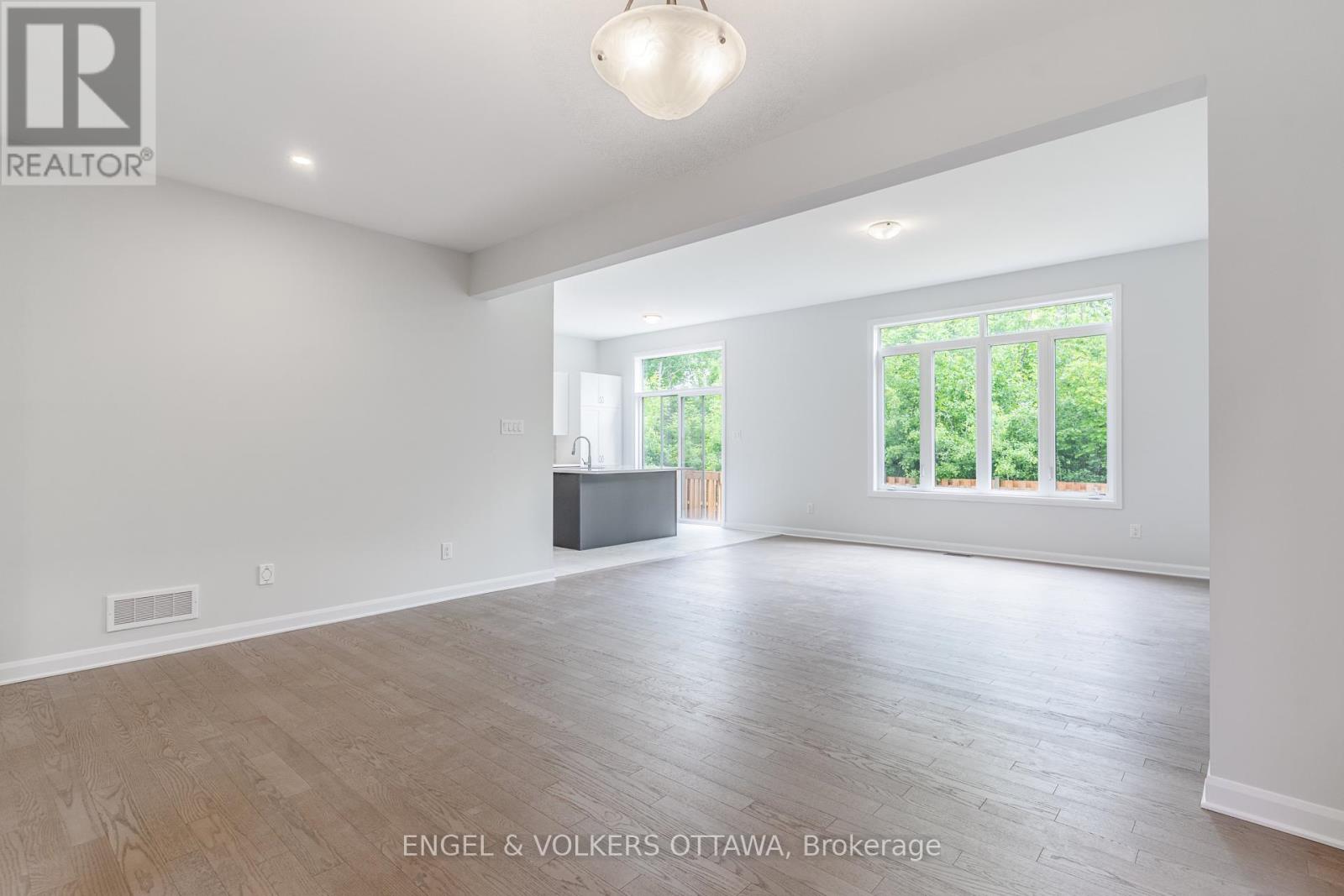 325 Elsie Macgill Walk