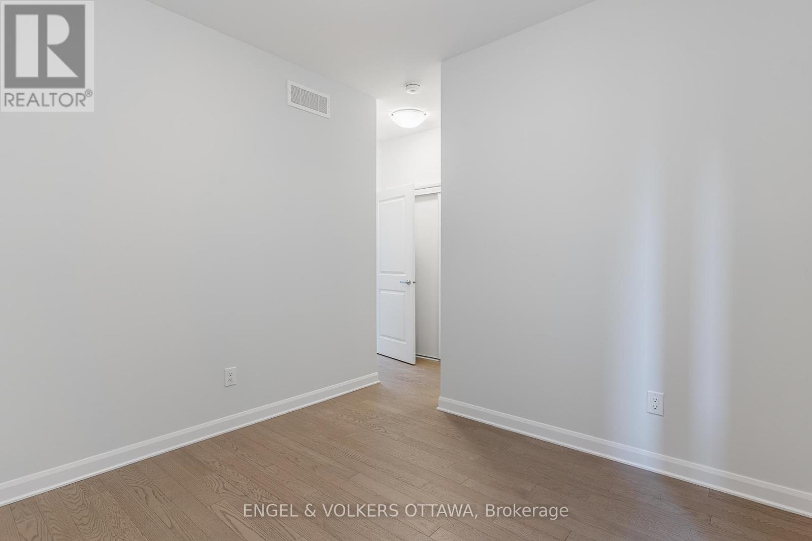 325 Elsie Macgill Walk
