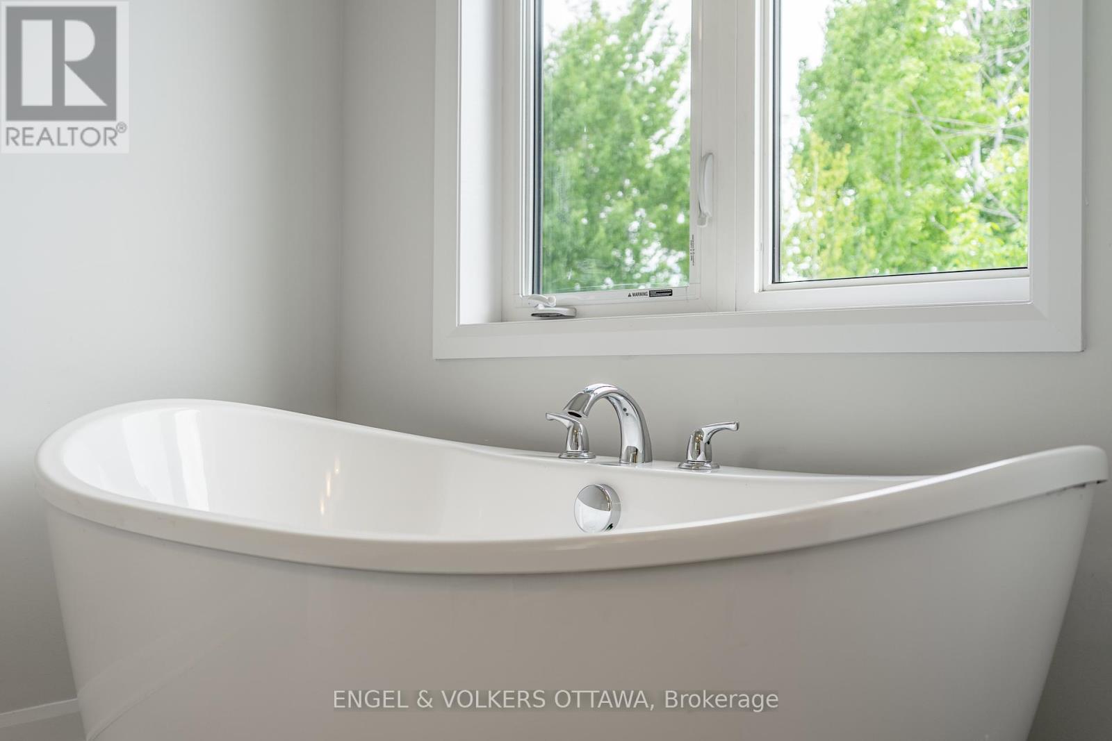 325 Elsie Macgill Walk