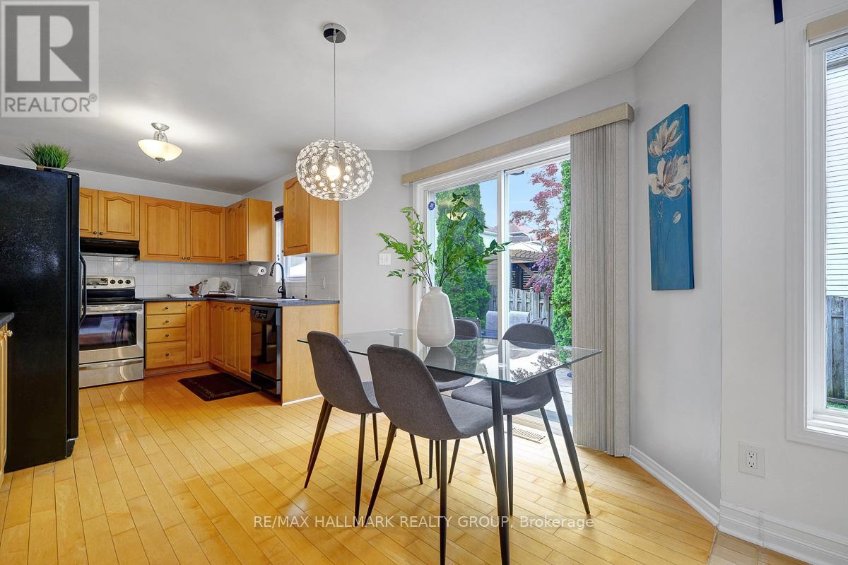 6 Stonepointe Avenue