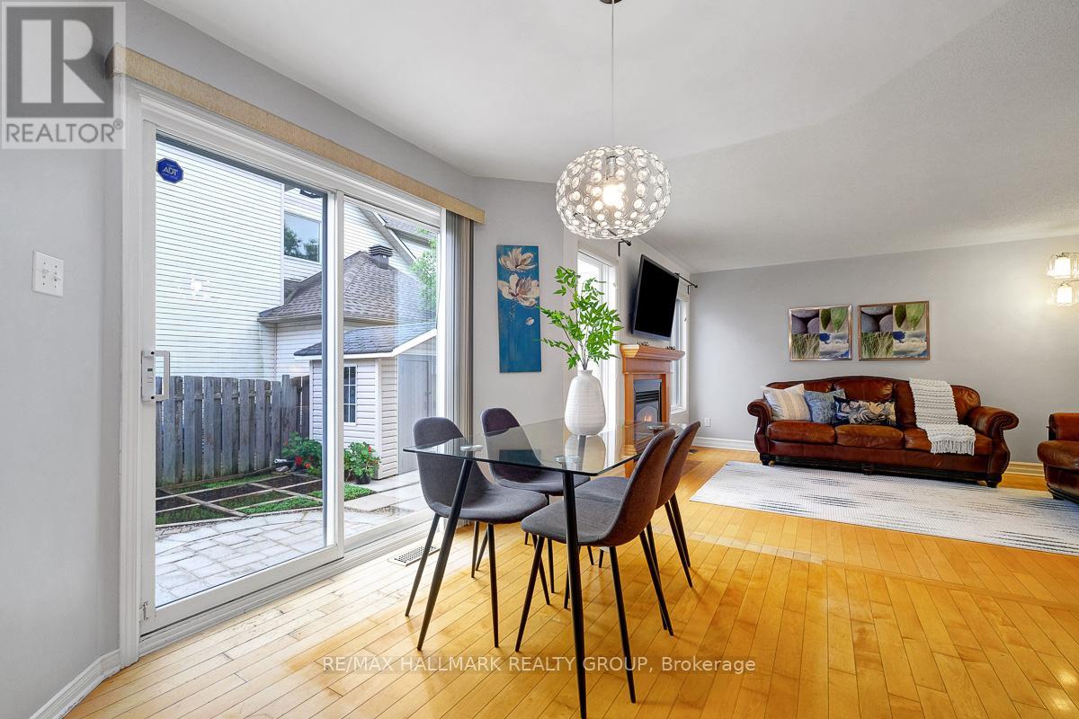6 Stonepointe Avenue