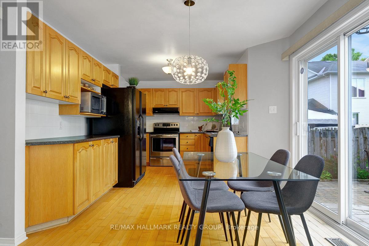 6 Stonepointe Avenue