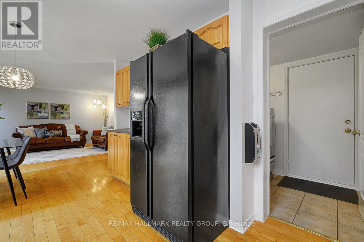 6 Stonepointe Avenue