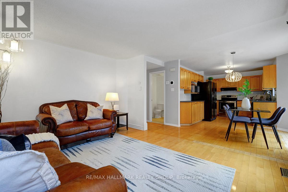 6 Stonepointe Avenue