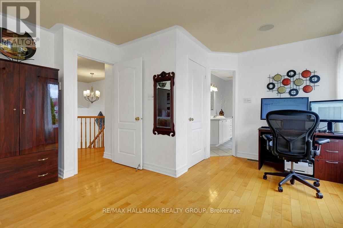 6 Stonepointe Avenue