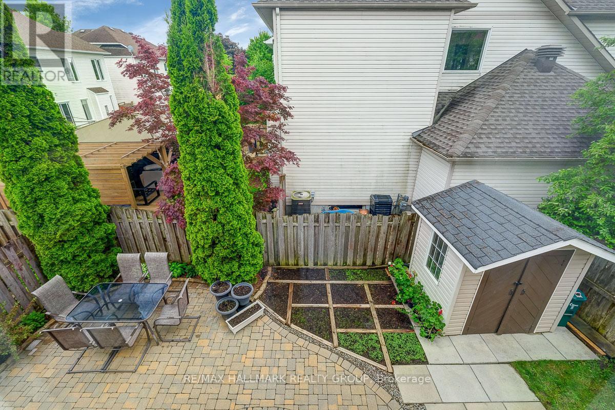 6 Stonepointe Avenue