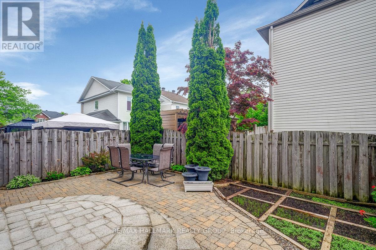 6 Stonepointe Avenue