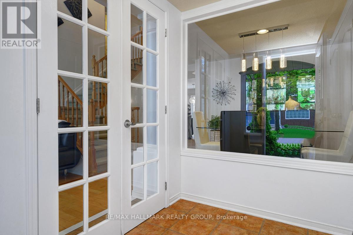 6 Stonepointe Avenue