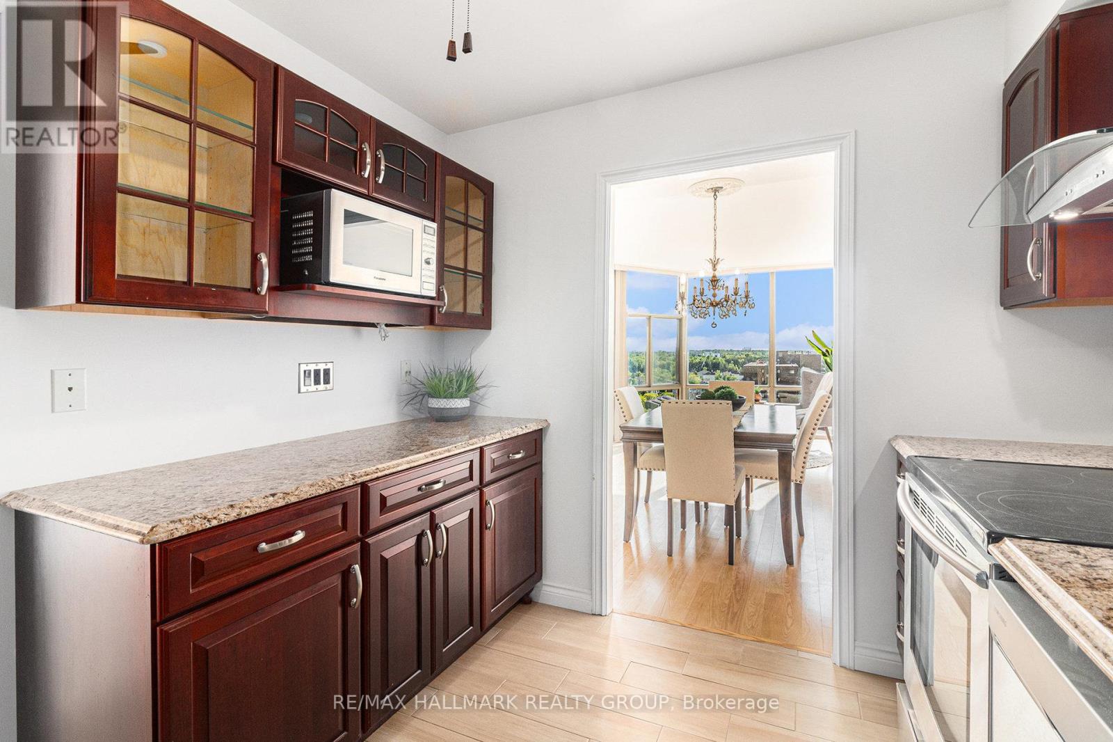 1407 - 2759 Carousel Crescent