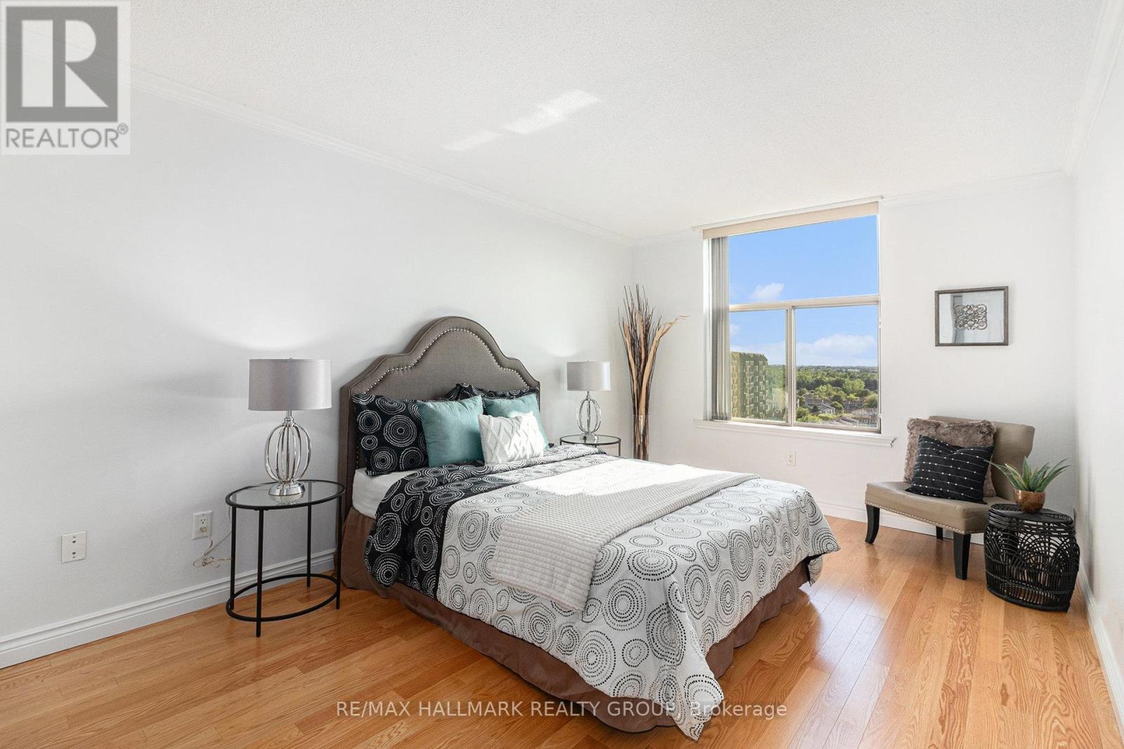 1407 - 2759 Carousel Crescent