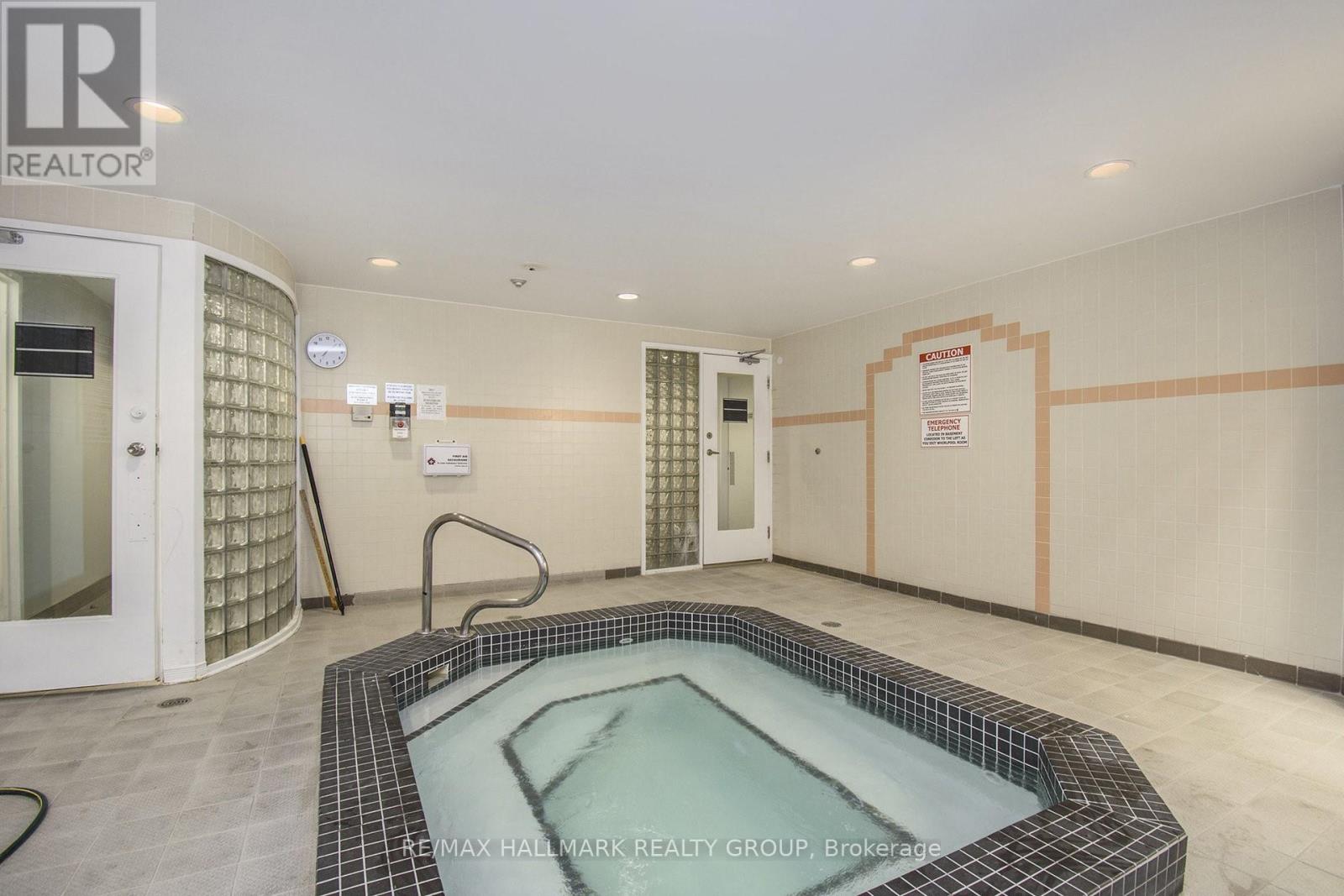 1407 - 2759 Carousel Crescent