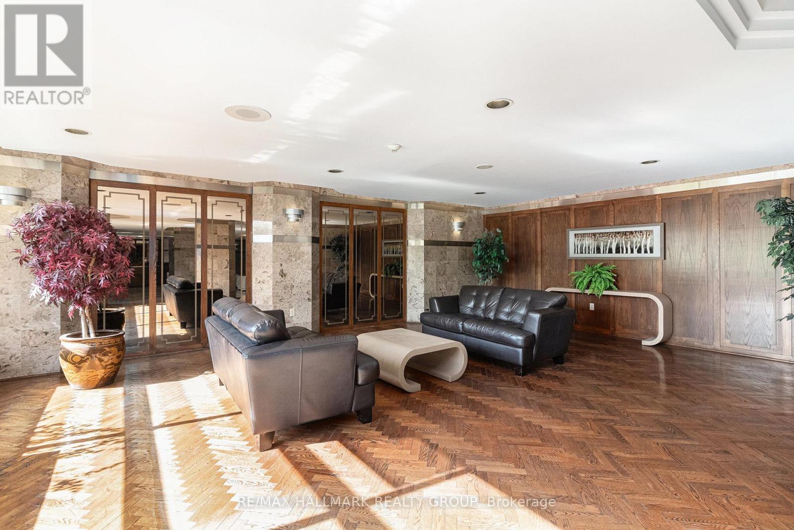 1407 - 2759 Carousel Crescent
