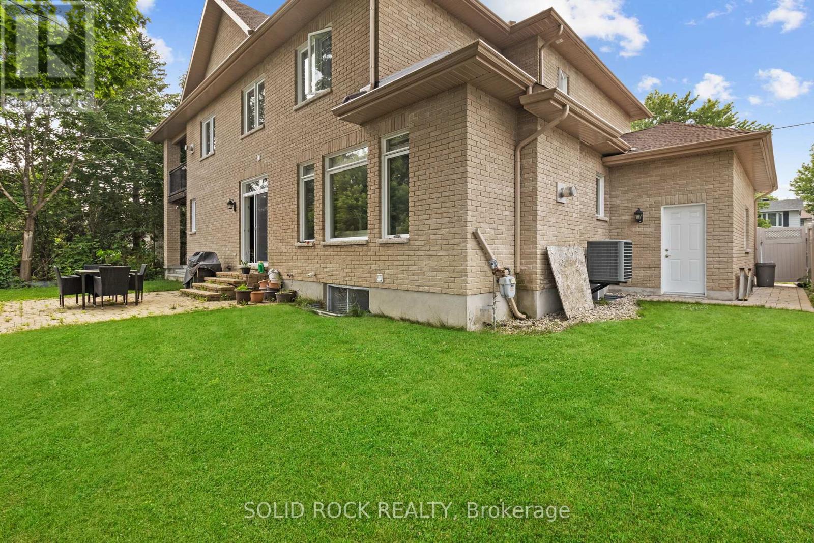 120 Rossland Avenue