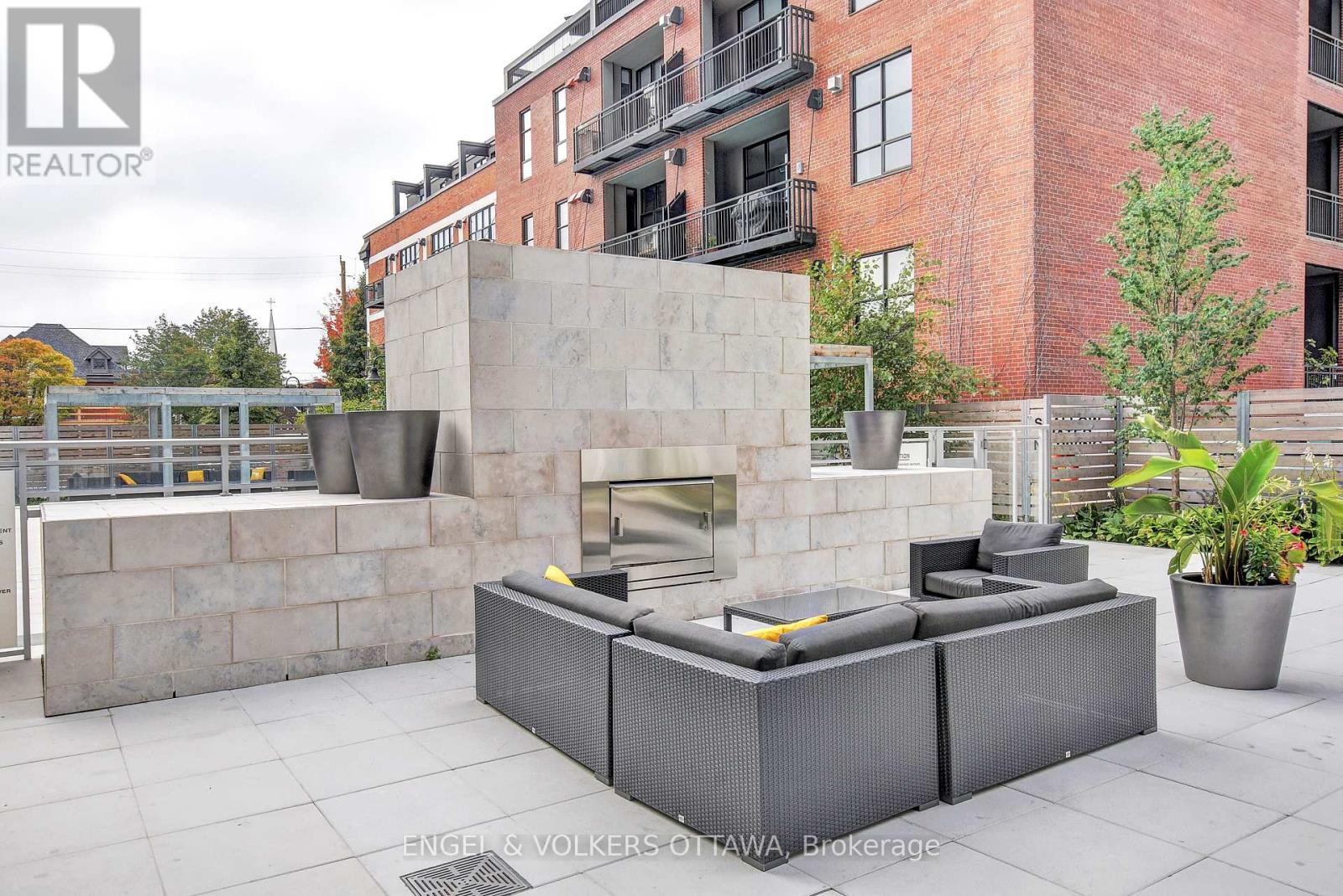 516 - 360 Mcleod Street