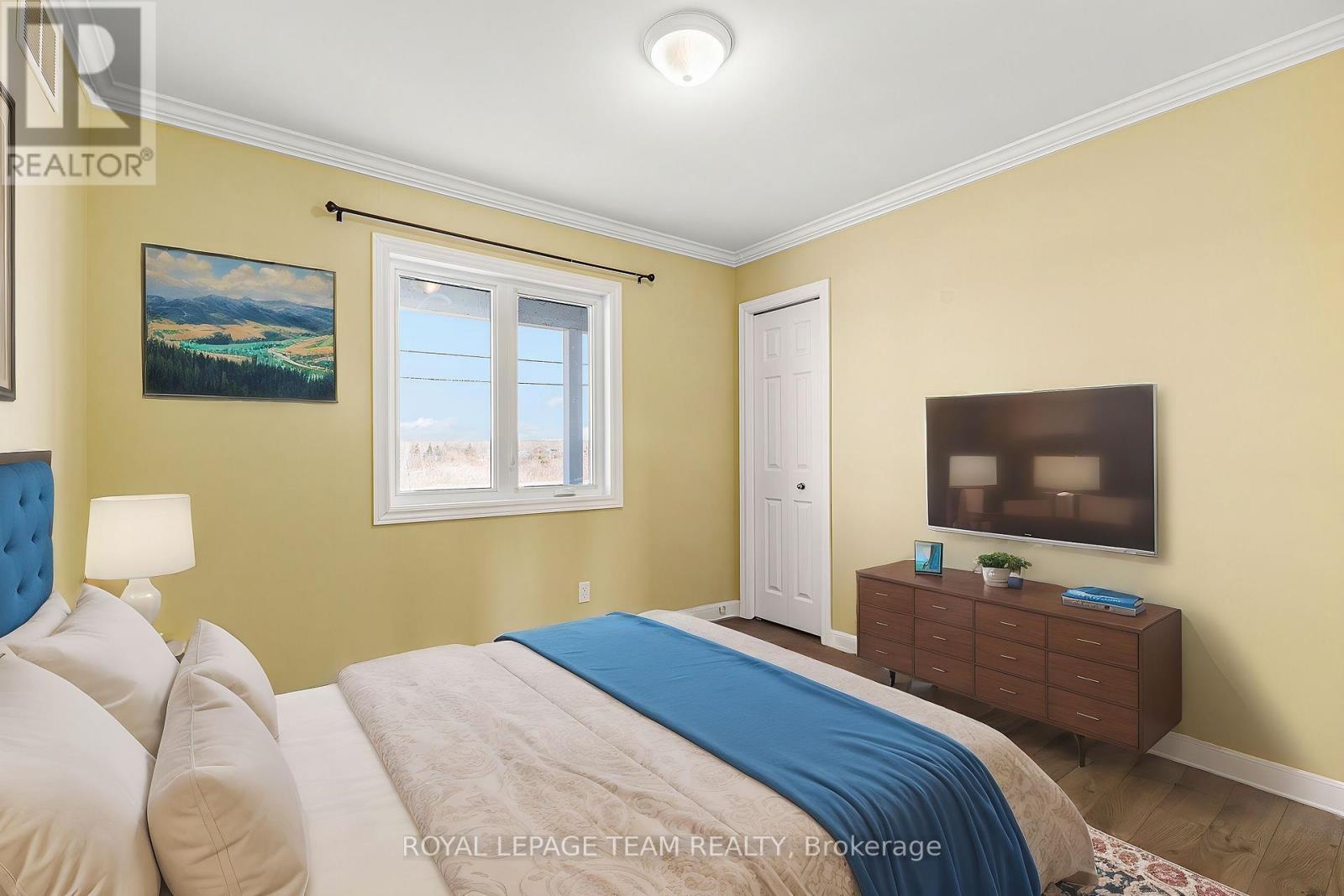 2833 Dunrobin Road